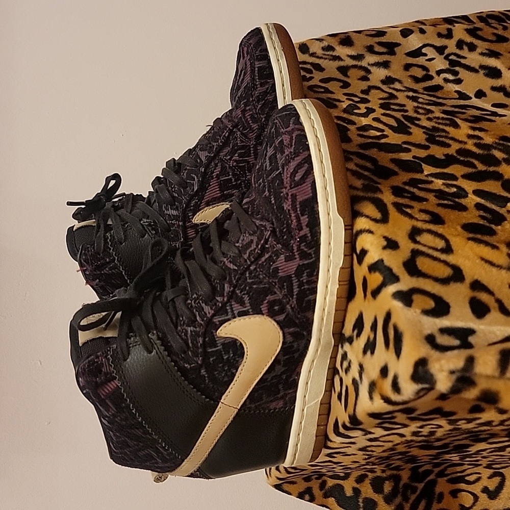 Nike wedge tribal sneaker